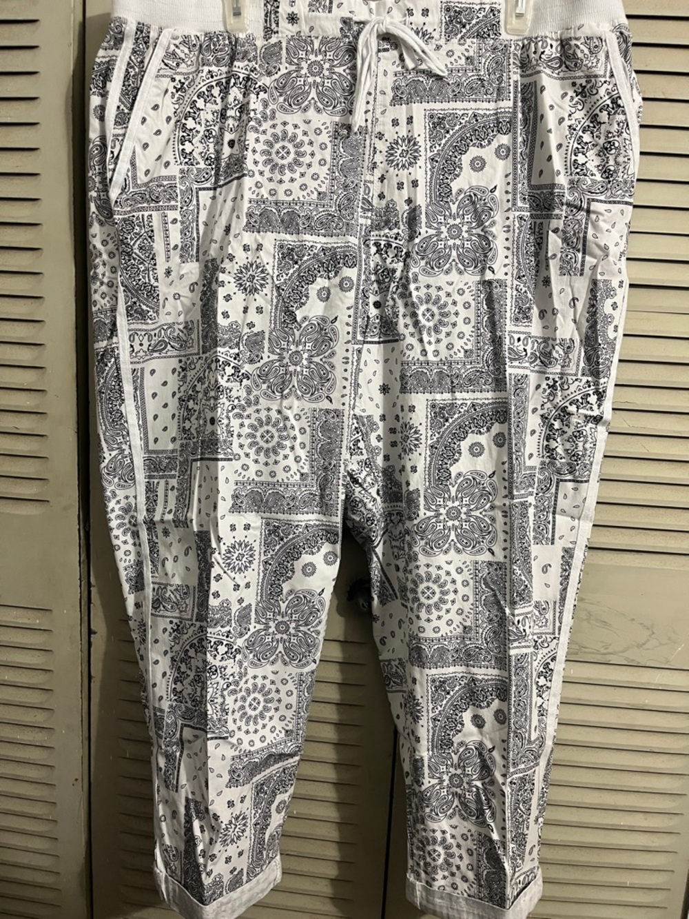 Style&co Women's Utility Pant Straight Leg Mid Rise Drawstring Paisley White